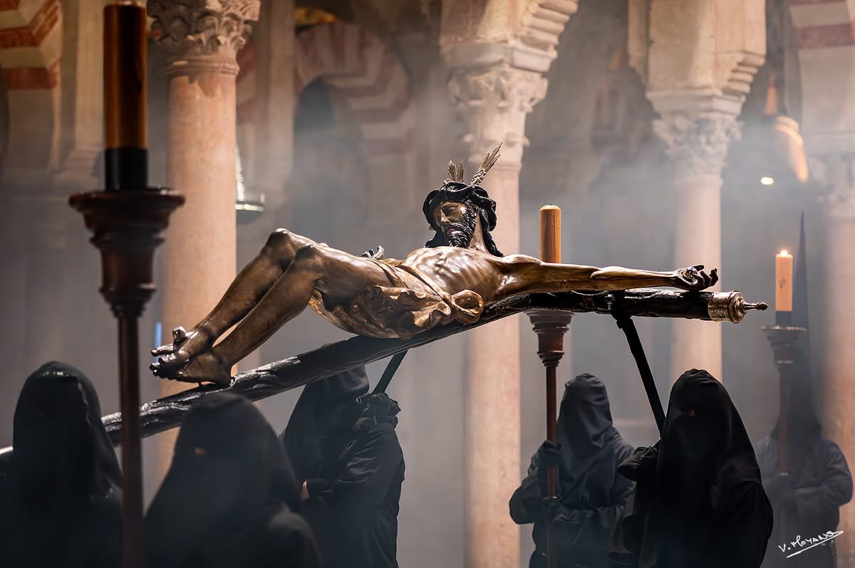 #LunesSantodelViaCrucis2024 fotografía de <a href="/ValMoyano/">Valentín Moyano</a> 
Gracias por compartir 
#LunesSanto #ViaCrucis #cordobaesp #SemanaSanta #oracion #penitencia #silencio 
<a href="/latrinidadp/">Parroquia de la Trinidad</a> <a href="/OPSTCordoba/">Obra Pía Santísima Trinidad</a> <a href="/diocesiscordoba/">Diócesis de Córdoba</a> <a href="/mezq_catedral/">Mezquita-Catedral de Córdoba</a> <a href="/fococor/">FOCOCOR</a> <a href="/agrupacioncor/">Agrupación de Hermandades y Cofradías de Córdoba</a>