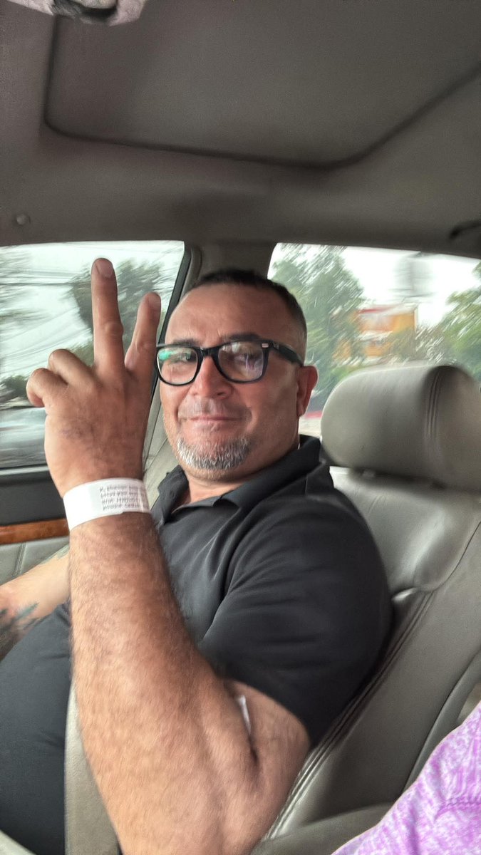 Con estas palabras Victoria Arancibia, esposa de Cristian Diaz, despidió a su esposo que fue asesinado x el venezolano Markensson Salazar que le pegó un fierrazo a sangre fría: "Me arrebataron al amor de mi vida, al padre de mis hijas, este dolor que siento no se lo doy a nadie!"