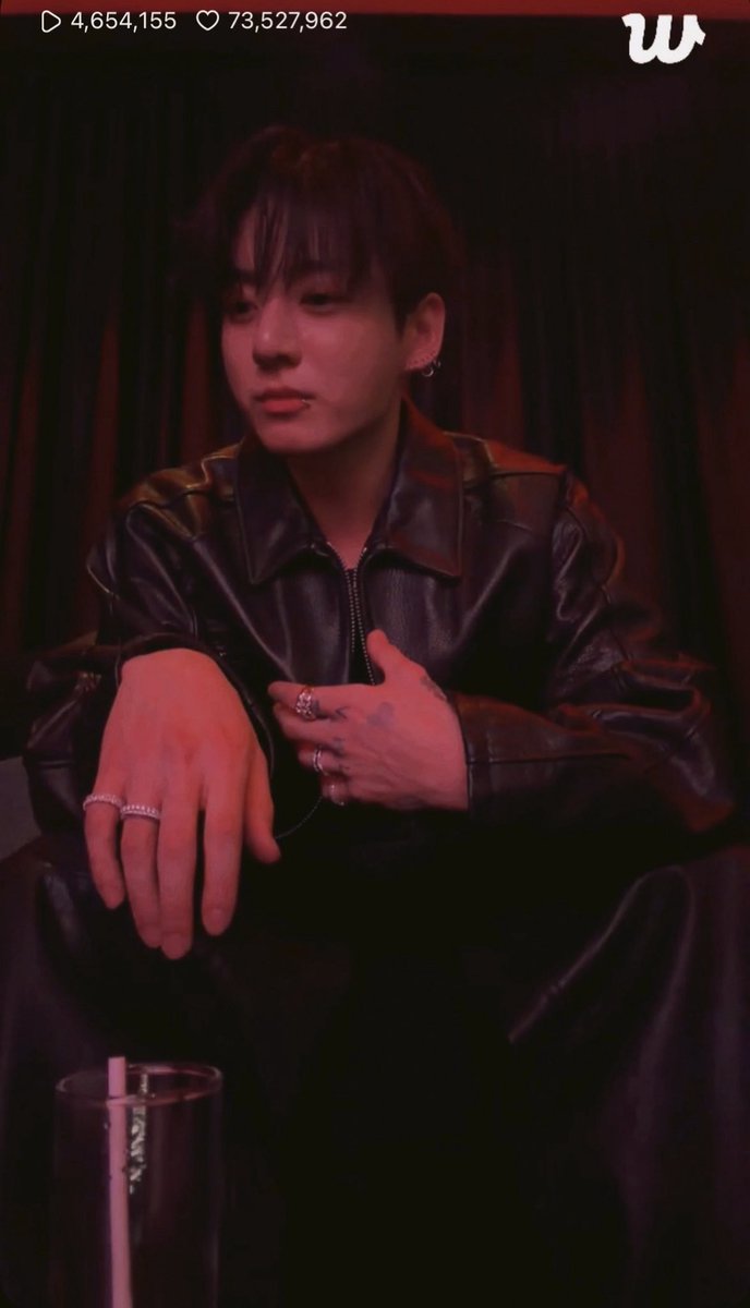 I really love when you talk to us so honestly about your inner thoughts.
#정국 “♥︎”