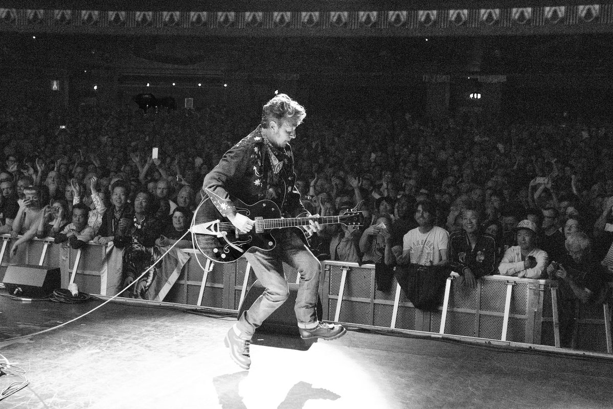 Brian Setzer tweet media