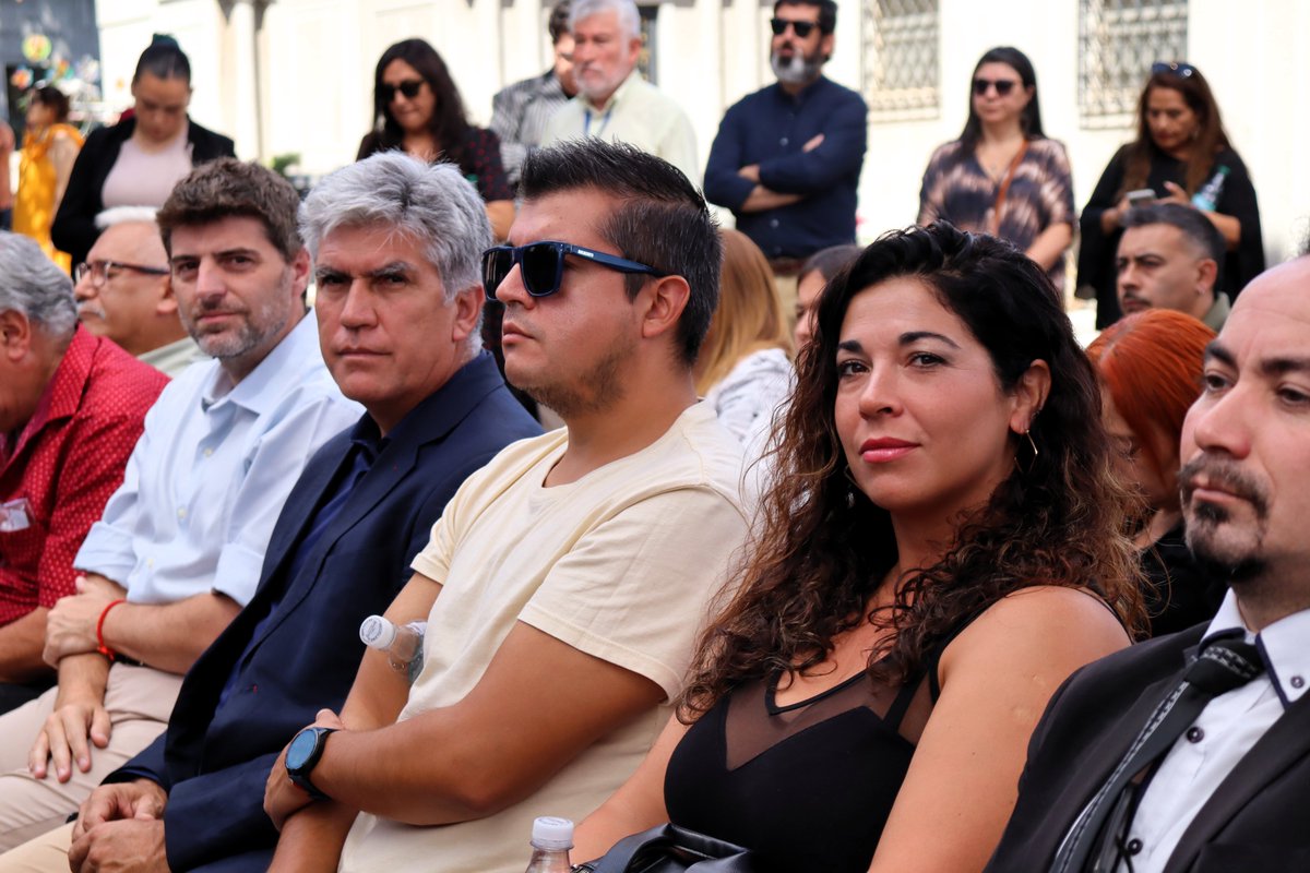 ANFDGAC's tweet photo. El presidente nacional Javier Villarroel y la vicepresidenta Katherine Castillo participaron en la conmemoración de los 44 años del asesinato de Tucapel Jiménez Alfaro, ex presidente mártir ANEF. Nos acompañó Emiliano Adissi desde la ITF.

#ANFDGAC #ANEF #TucapelJiménez https://t.co/gJ70FXQA5n