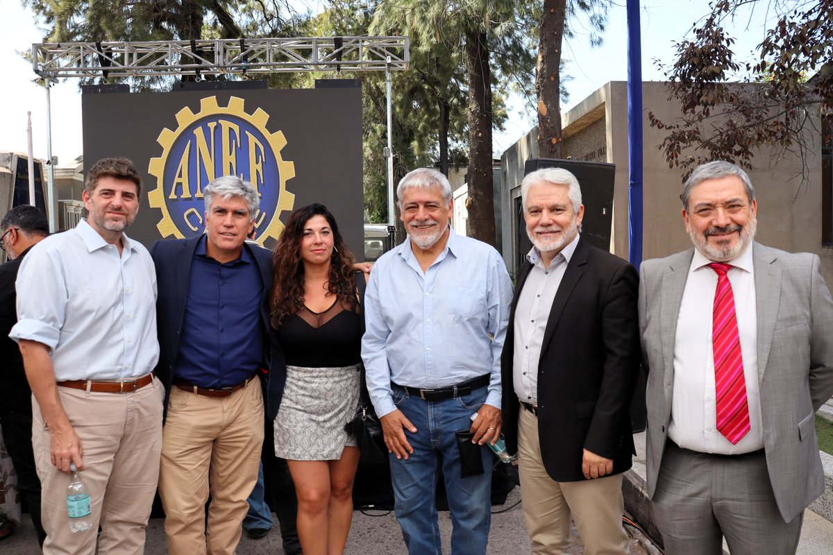 ANFDGAC's tweet photo. El presidente nacional Javier Villarroel y la vicepresidenta Katherine Castillo participaron en la conmemoración de los 44 años del asesinato de Tucapel Jiménez Alfaro, ex presidente mártir ANEF. Nos acompañó Emiliano Adissi desde la ITF.

#ANFDGAC #ANEF #TucapelJiménez https://t.co/gJ70FXQA5n