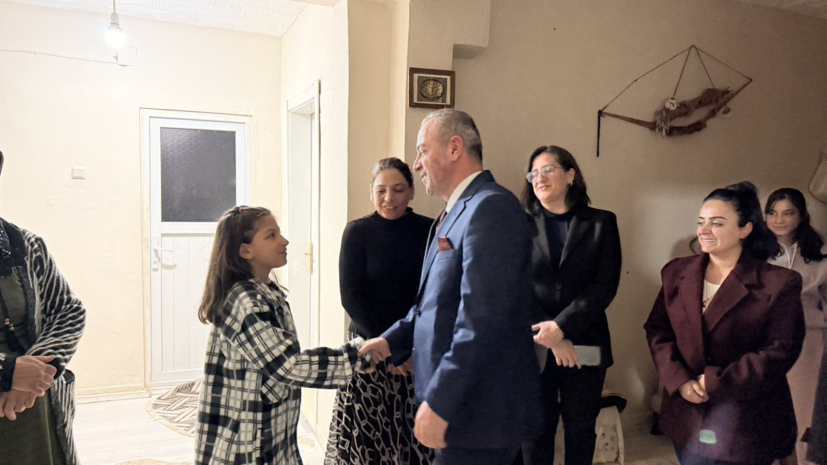 📍 Hakkâri | Medrese Mahallesi

Teravih sonrası Tan ile Topal ailelerimiz ve mahallemizin değerli komşularıyla bir araya gelip çay eşliğinde Ramazan’ın bereketini paylaştık; birliğimiz ve kardeşliğimiz daim olsun.

#MilletimizleNiyetimizBir

<a href="/RTErdogan/">Recep Tayyip Erdoğan</a> 
<a href="/Akparti/">AK Parti</a> 
<a href="/abuyukgumus/">Ahmet Büyükgümüş</a>