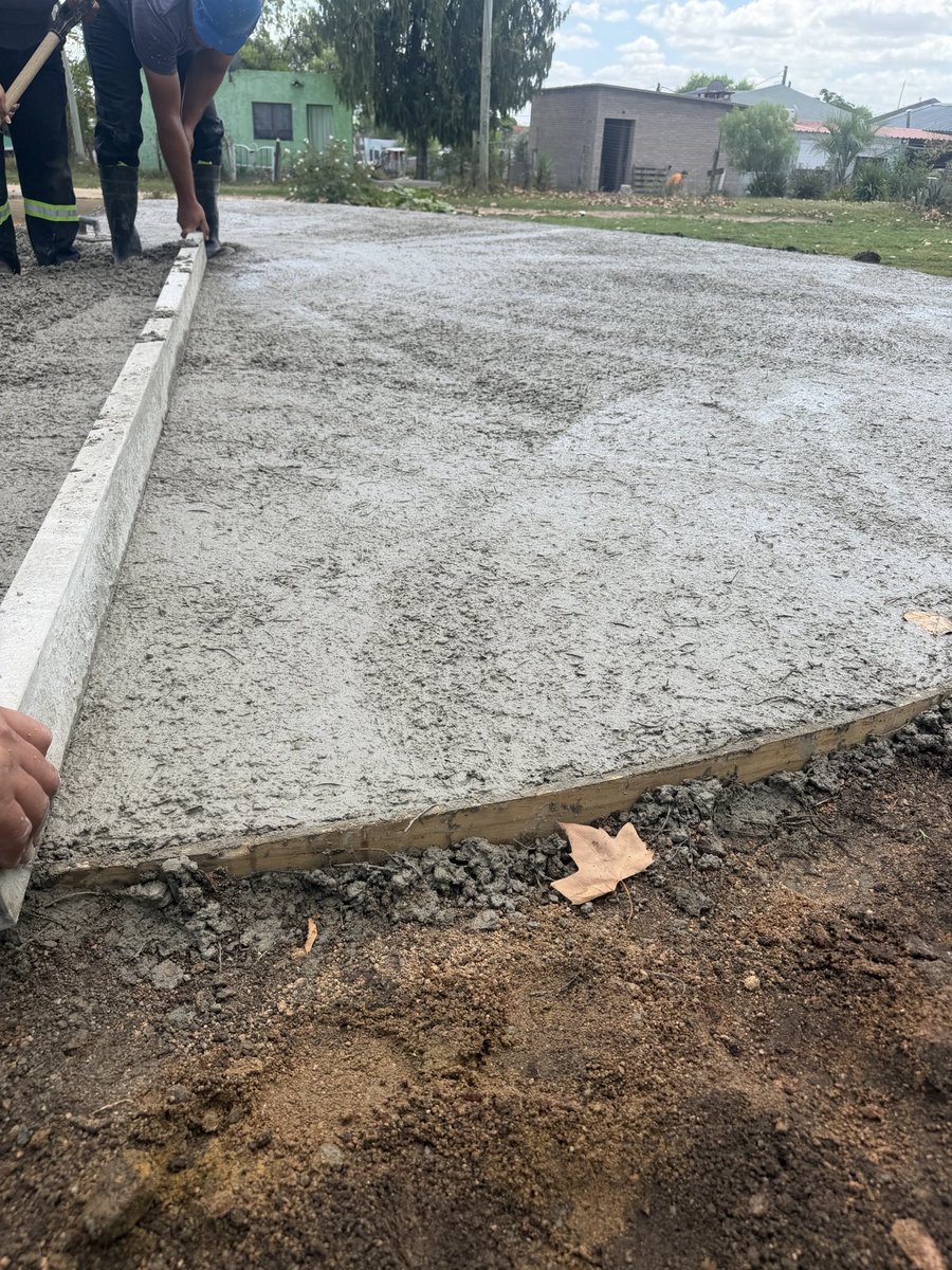 25/2/26 otro día (dos círculos más )donde van colocados los juegos ..plaza inclusiva para zona hipódromo.vecinos contentos gestión <a href="/PajaroEnciso/">Carlos Enciso Christiansen</a> <a href="/AndreaBrugman/">Andrea Brugman</a> <a href="/JoseLuisCurbelo/">José Luis Curbelo</a> con buen equipo podemos con todo 💪👏