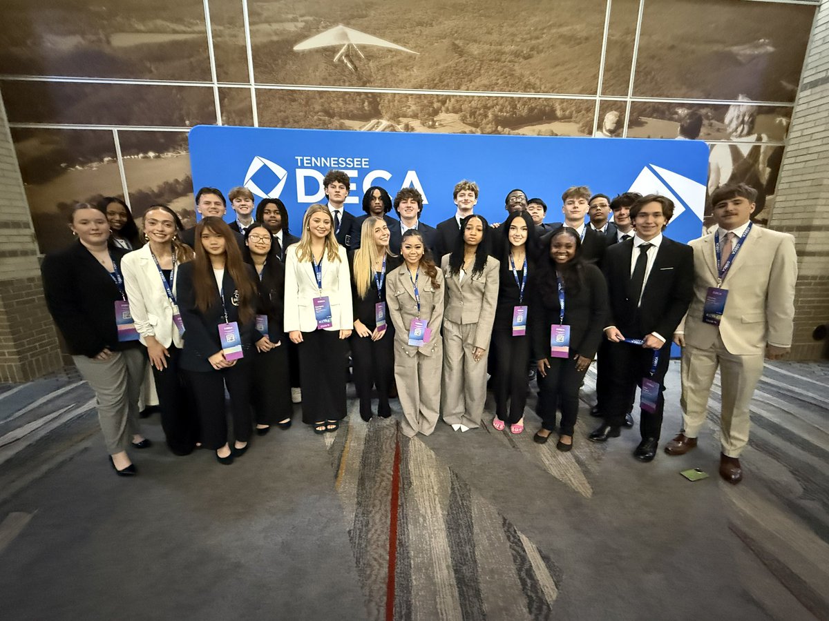 SHSDECA7's tweet photo. Sharp minds. Sharp looks.
Smyrna DECA is competition ready in Chattanooga! 💼🏆 #DECAState #BulldogPride #onlyoneSHS @SmyrnaBulldog https://t.co/wzZAMumzh9
