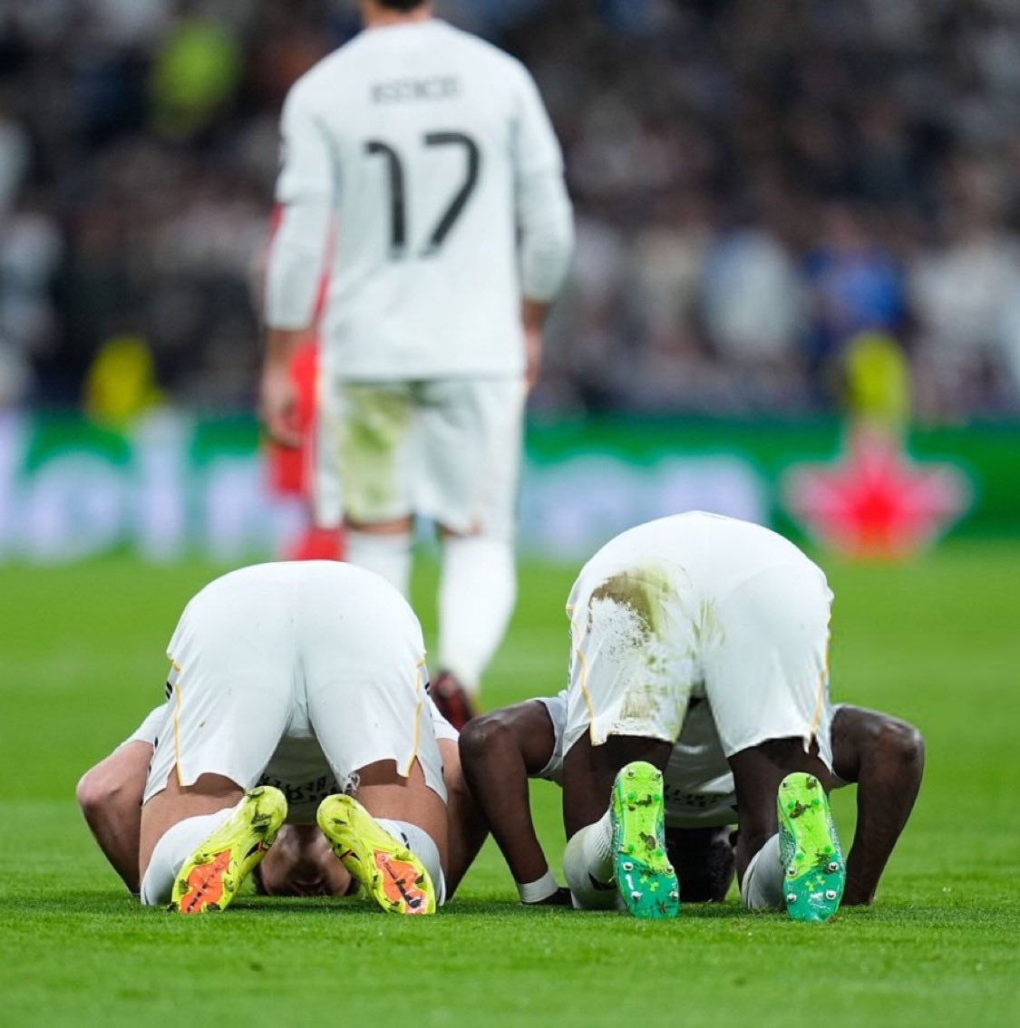 🚨سجود أردا غولير و روديغير سويا 🤍🤍🤍

لقطة اليوم .. الله يثبتهم