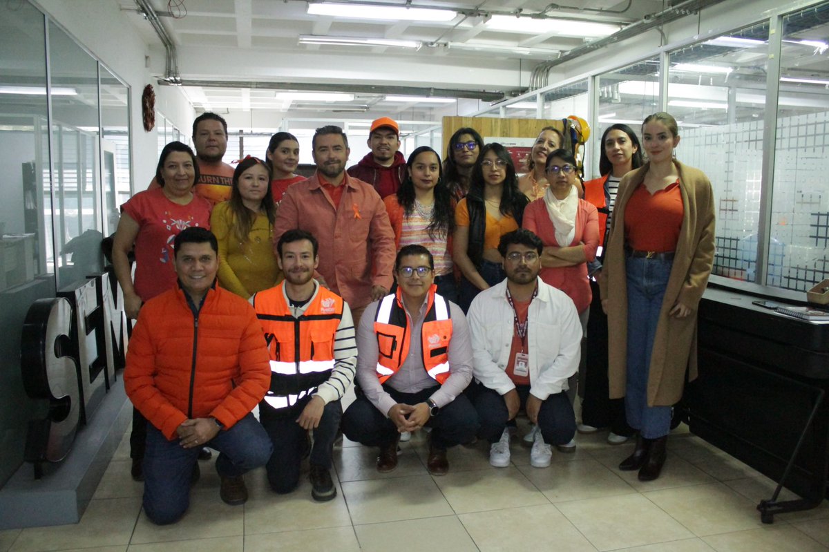 DavidAysa's tweet photo. El #DíaNaranja nos recuerda que la lucha contra la violencia hacia las mujeres es permanente. 

De la mano del presidente @pepechedrauimx, trabajamos de manera transversal para generar espacios seguros y oportunidades con igualdad.

Mi reconocimiento al gran equipo de @InfraPue que todos los días pone el corazón y la responsabilidad al servicio de las y los ciudadanos.