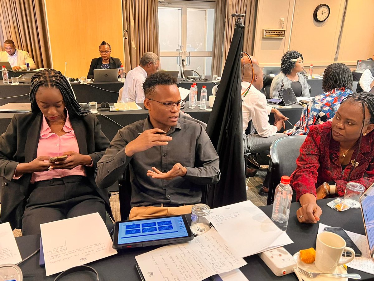 SAYoF_Official's tweet image. Consultative Meeting
engaging with informal cross-border traders on the #COMESA, #EAC, and #SADC Tripartite Simplified Trade Regime (STR) Framework. focu on:
🗣Orienting participants about Trade 🗣Information Desks (TIDs) and support services
🗣Discussing monitoring, feedback,