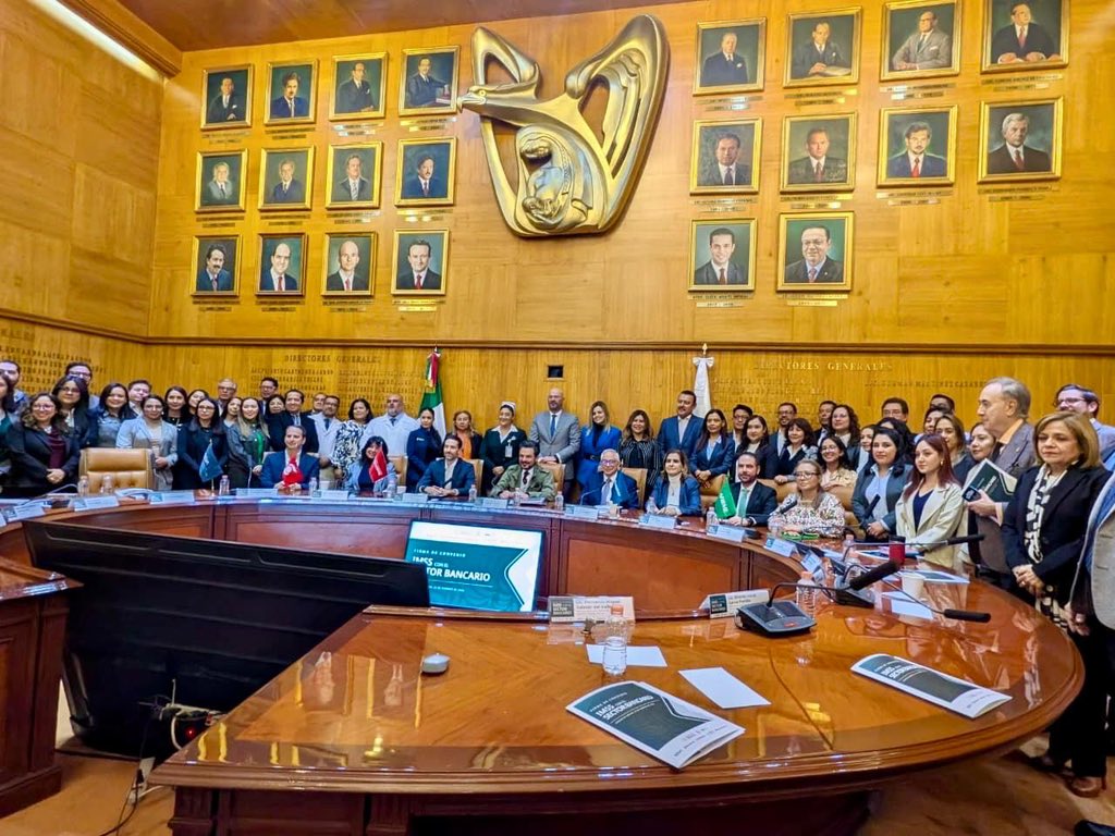 jorgegavino's tweet photo. Liderados por el Mtro. @zoerobledo, celebramos la firma de un convenio de colaboración entre @Tu_IMSS con el sector bancario: @banamex, @BBVA_Mex, @Banorte_mx, @ScotiabankMX y @AfirmeBanco. Un paso firme para fortalecer acciones que garanticen el derecho a la salud de las y los trabajadores y sus familias.
