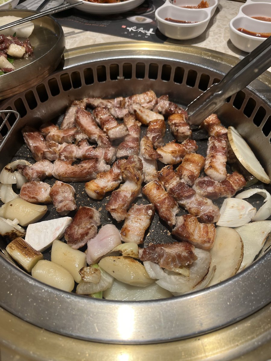 moalogue's tweet photo. 간만에 삼겹살 먹었더니 맛있네. https://t.co/FQLkmJzKBb