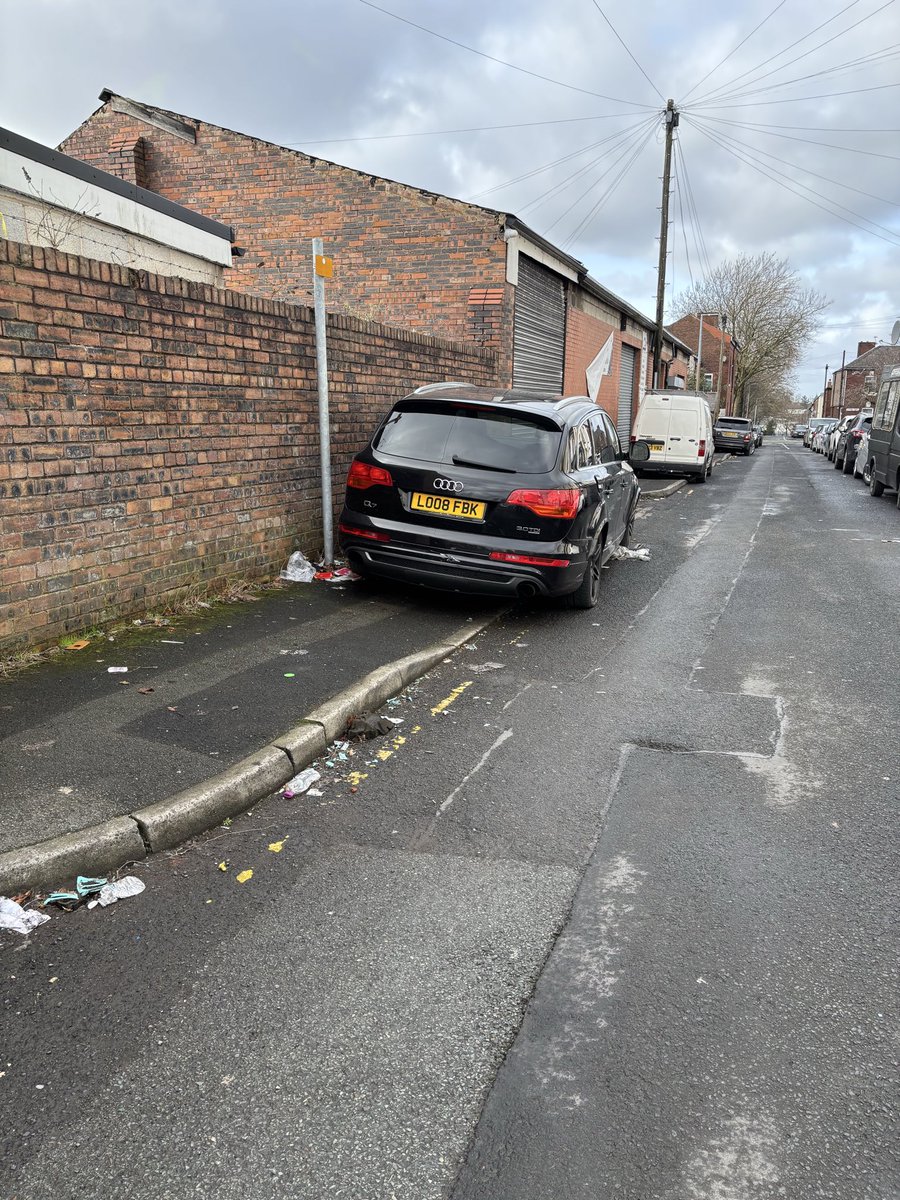 tameside_mb's tweet photo. @TamesideCouncil @SpankyMcWank @GMPTamesideUK Would you remove these? Audi is outside 72 Union Street and the Golf outside 7 Lennox Street both in Ashton. https://t.co/urwlC56fJ8