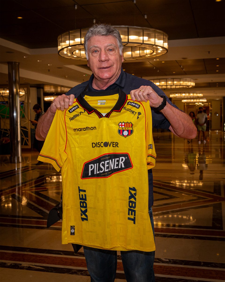 Hoy recibimos en el hotel a Jorge Habegger y Miguel Brindisi, dos nombres que forman parte de nuestra historia. 👊💛

#GloriasBSC
#BarcelonaMiPasión