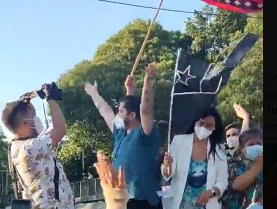 ColarteRodrigo's tweet photo. Sólo recordar que la ministra del Interior de Boric estaba feliz con la bandera negra de Chile y nadie de los que hoy critican a Kast por el escudo dijo nada. 🤦‍♂️ https://t.co/1gGkaoeNwN