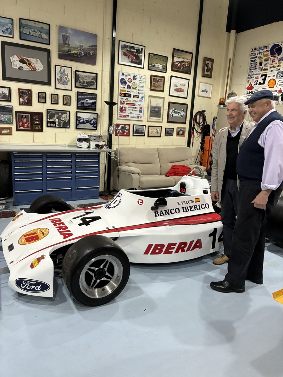 eruizgi's tweet photo. Entrañable homenaje organizado por @pablodevillota en su #lemanscave a Giuseppe Risi, todo un personaje del automovilismo deportivo que acompañó a @EMILIODEVILLOTA en su carrera desde que compró el F1 #Lyncar en 1974 (en la foto) https://t.co/ibm4vevwNc