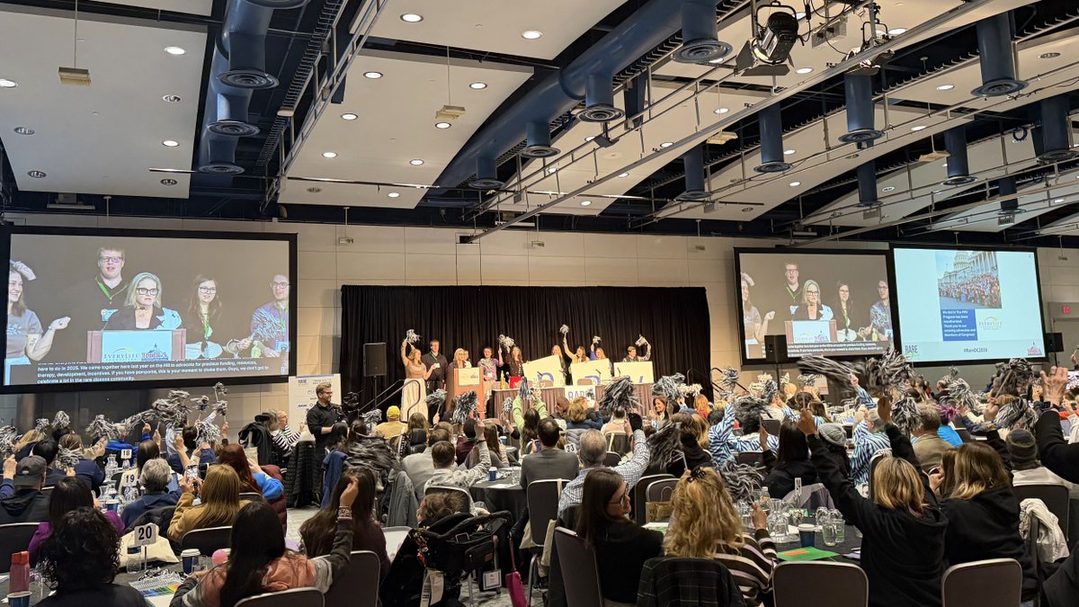 Ronald Reagan Bldg tweet media