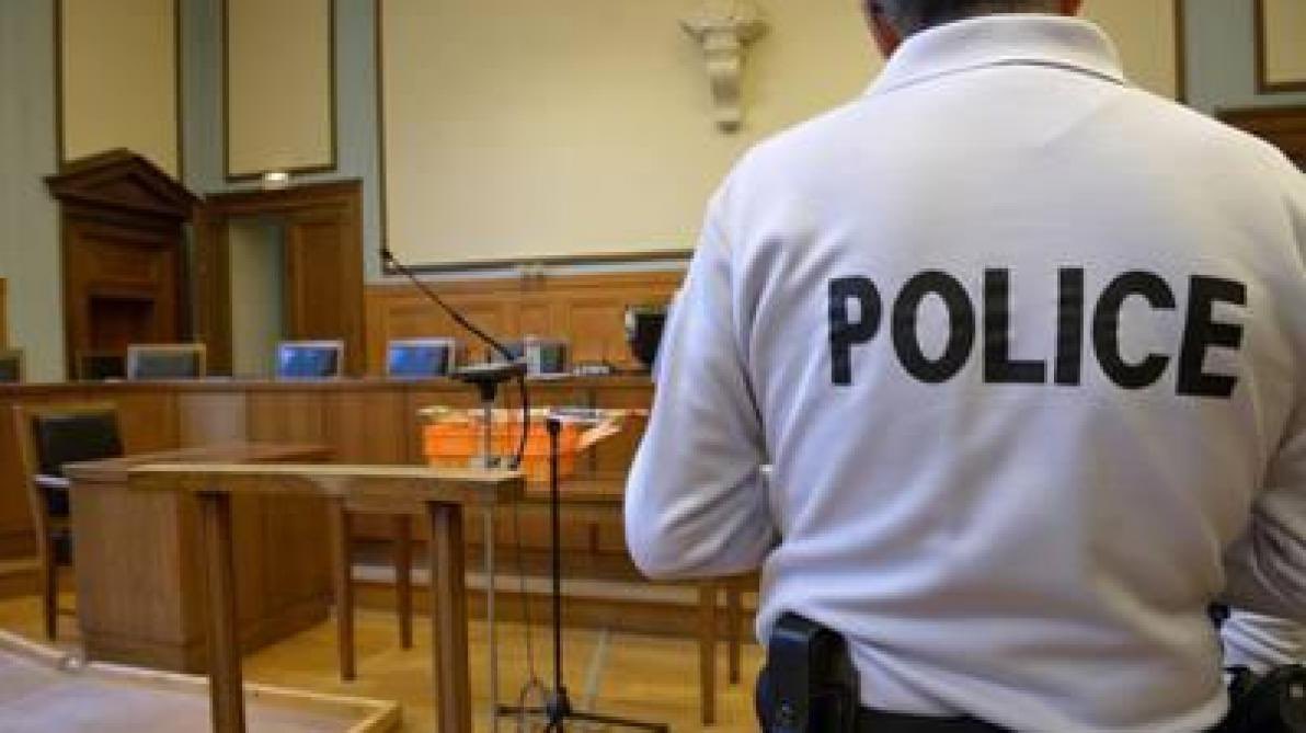 🇫🇷👮‍♀️ FLASH INFO | « Tu restes un Arabe doublé d’une pédale […] On va te peler enculé, c’est fini »

Le parquet de Perpignan a ouvert une enquête après la plainte d’un militant LFI visé par des menaces de mort et des insultes racistes et homophobes.

👤 Un collaborateur