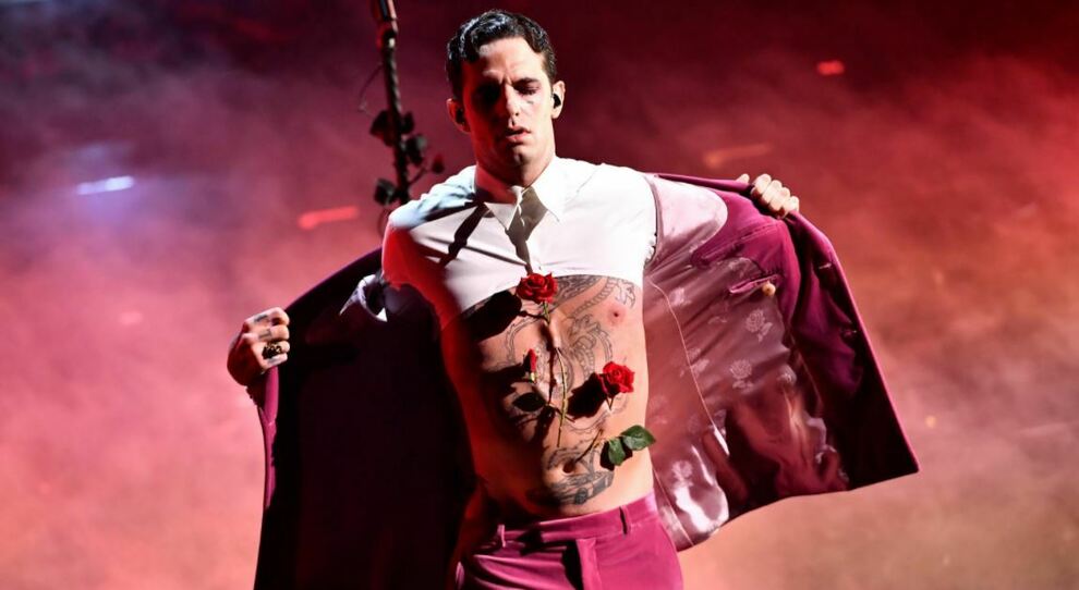 ah sisi 16 marzo con la pausini vestito da generico uomo davvero interessante....... un tempo quando il direttore artistico non era Goebbels avevamo #questo