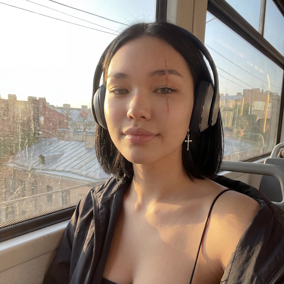 MaisieLinx's tweet photo. I have two sides. Which is your preference ??? https://t.co/r21ZLjEtbH