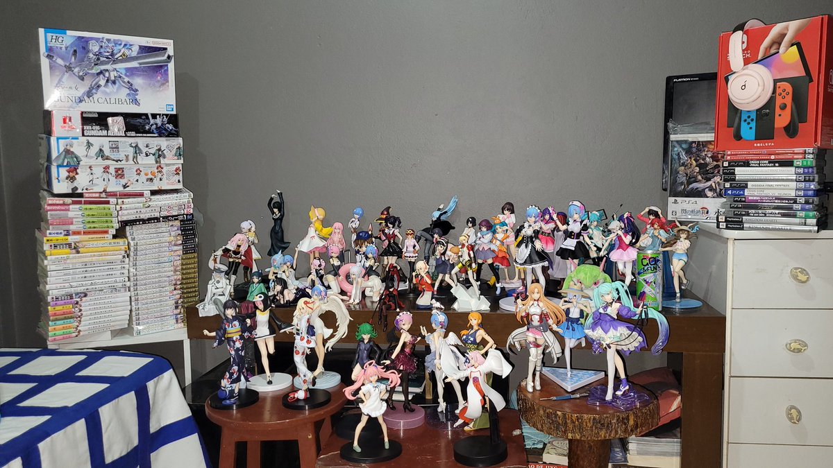 ValentineNoXIV's tweet photo. @myspacemary Boa parte das figures que tenho na coleção, eu peguei quando viajei pro Japão. 

Ridículo o quanto é barato elas lá.

Eu importo bastante tbm, ainda mais depois que conheci a AmiAmi que vende usadas, mas triste que acaba saindo um pouco caro ainda, até mesmo as de prize. https://t.co/3MZMmDpuGd