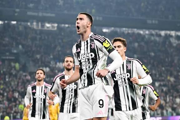 Juventus might be the one to save Italian football tonight if they are able to overturn the 5 2 defeat in the hands of galatasary last week... and it's already looking like that even though they are paying with a man down