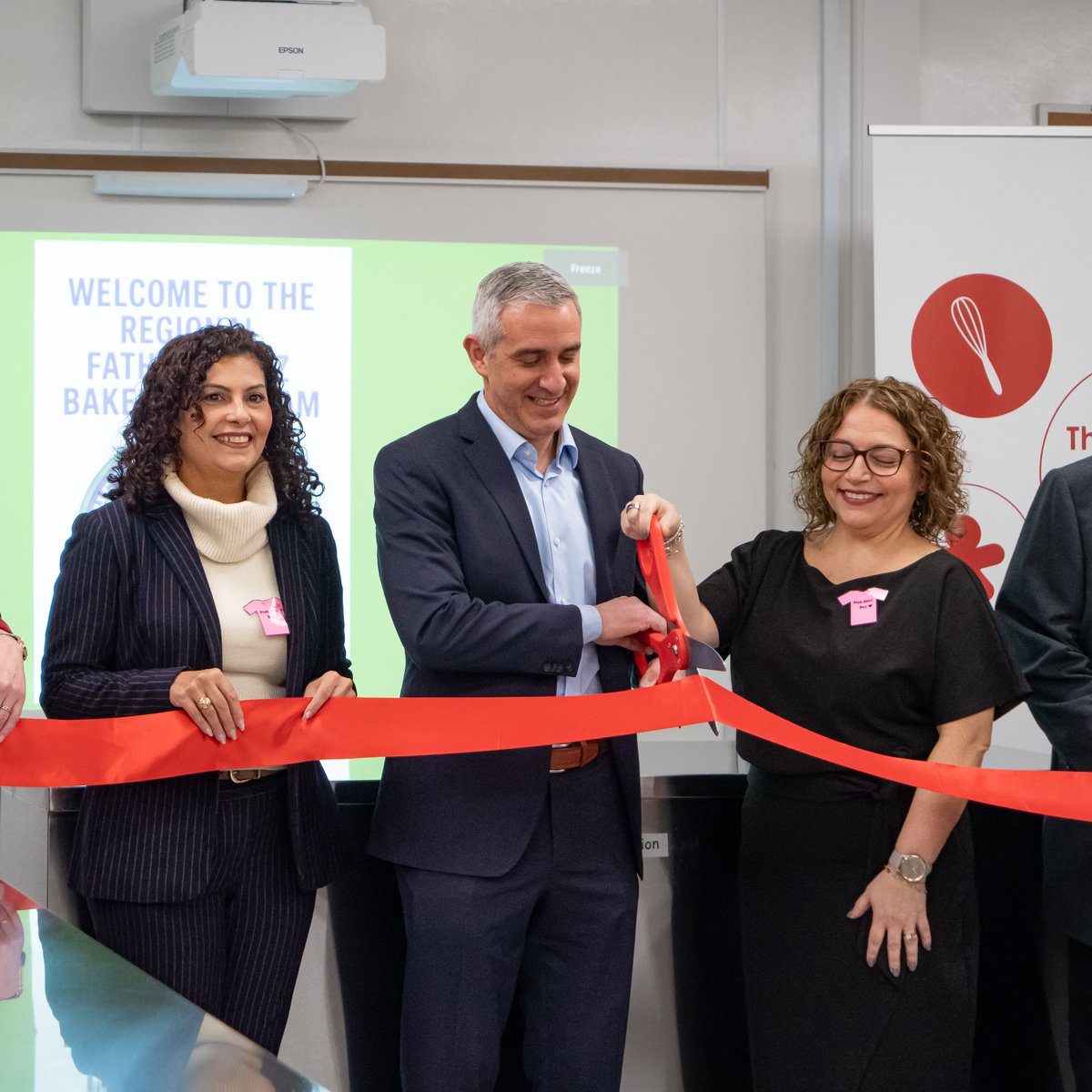 This morning, we celebrated the launch of the Bakery School Program at Father Michael Goetz C.S.S. with students, family members, DPCDSB staff, and our partners at Puratos!
 
The Bakery School Program is a partnership between Puratos Canada and DPCDSB: dpcdsb.org/dpcdsb/news/po…