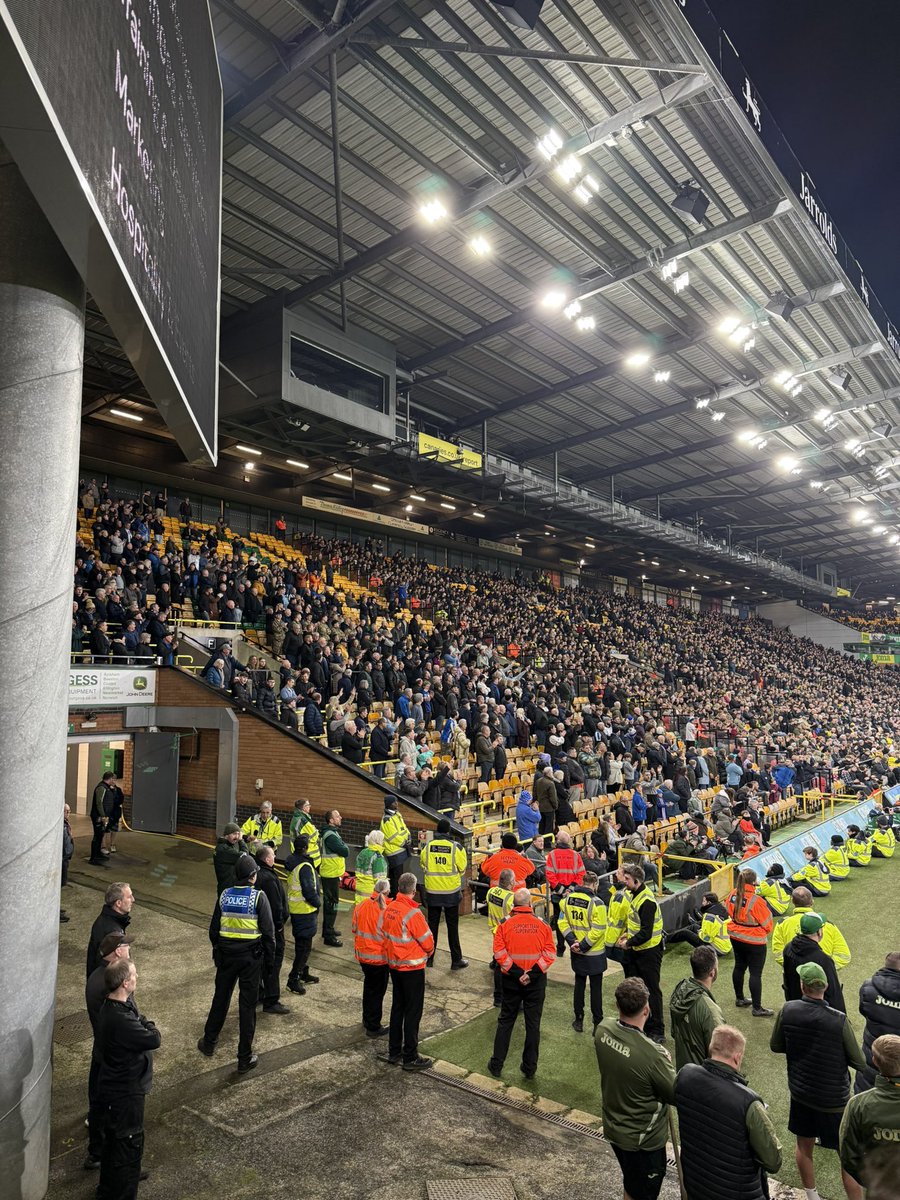 Honestly fair play to this lot. 

Proper supporters. 💛👊

#SWFC