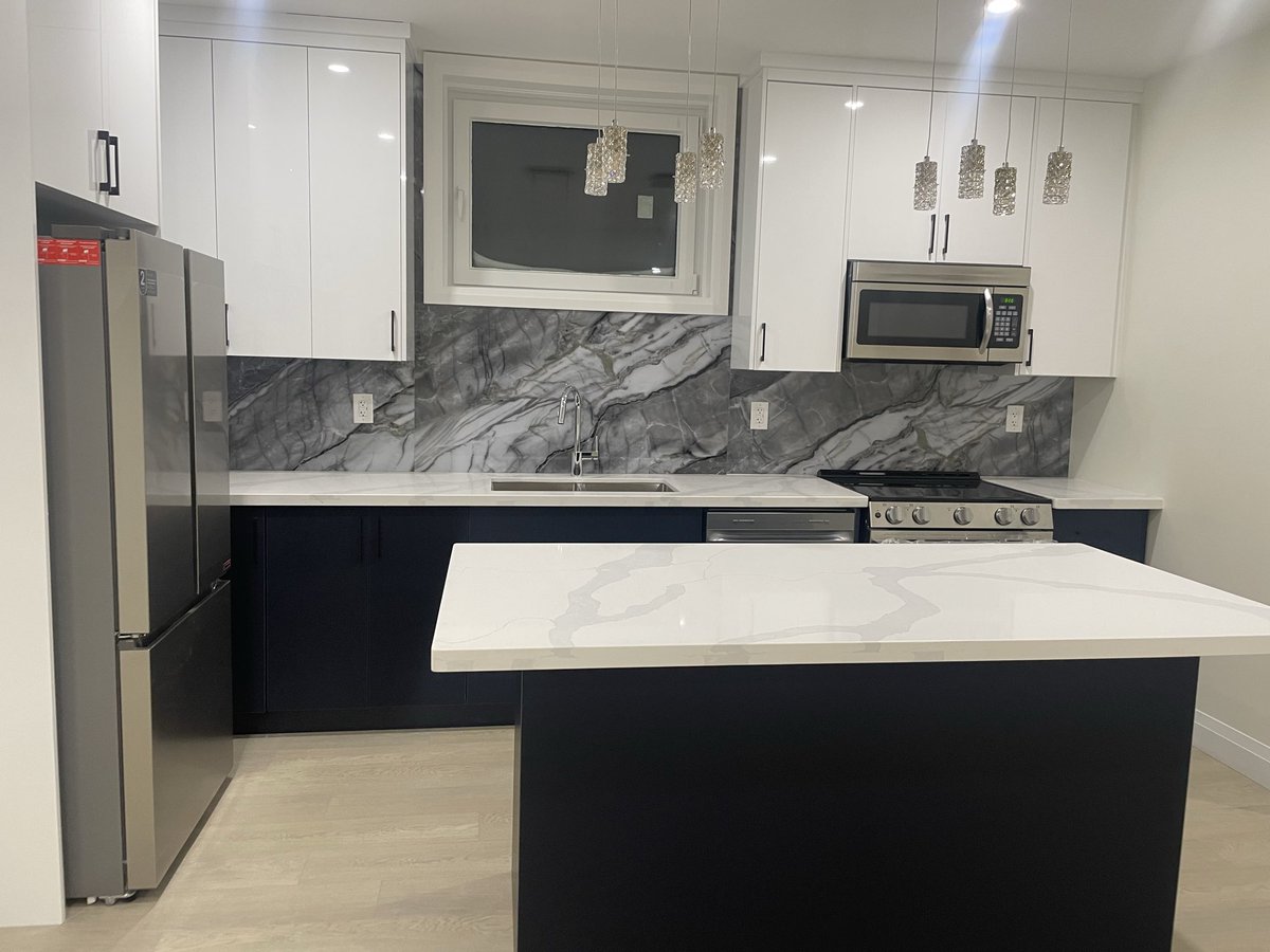 MasonStone1917's tweet image. Knife can’t scratch it.
Spills wipe away in seconds.
Heat? No problem.
Style? Off the charts.
That’s quartz countertops.
Elevate your kitchen game today ✨
DM me for colors, quotes &amp;amp; factory-direct deals! #QuartzCountertop #HomeRenovation