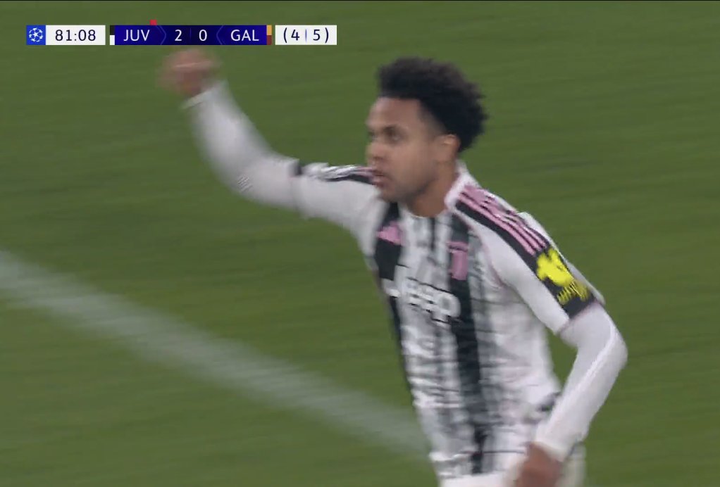 3-0 Juventus.

GOOOOOOOOOOOOOAAAAAALLLLL WESTON MCKENNIE !!!!!!!!!!!!!!!! THE STADIUM IS GOING WILD !!!!!!!!!!!!!!!!!!!!!!!!!!!!!!!! THE 10 MEN OF JUVENTUS HAVE COME BACK FROM 5-2 DOWN TO 5-5 ON AGGREGATE !!!!!!!!!!!!!!!!!!!!!!!!!!!!!!! THIS IS MADNESS !!!!!!!!!!!!!!!!!!!!
