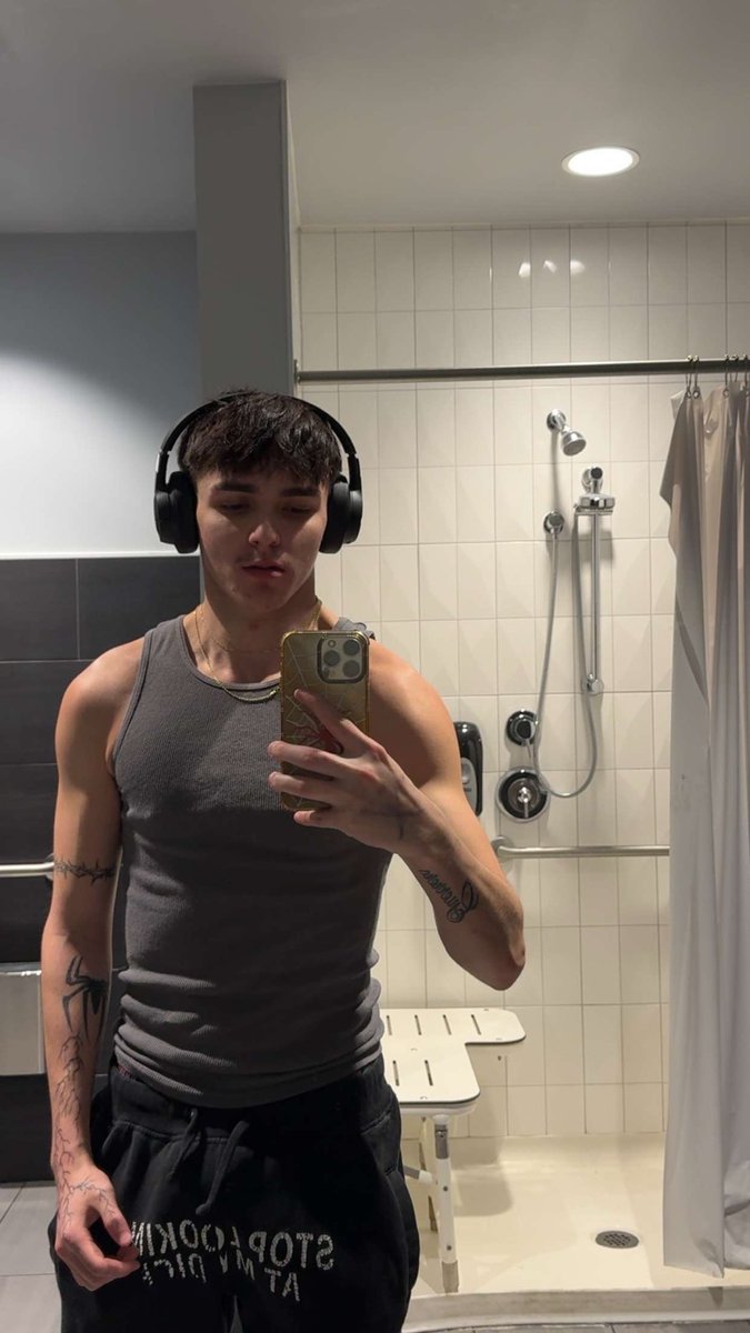 Jonathan tweet media