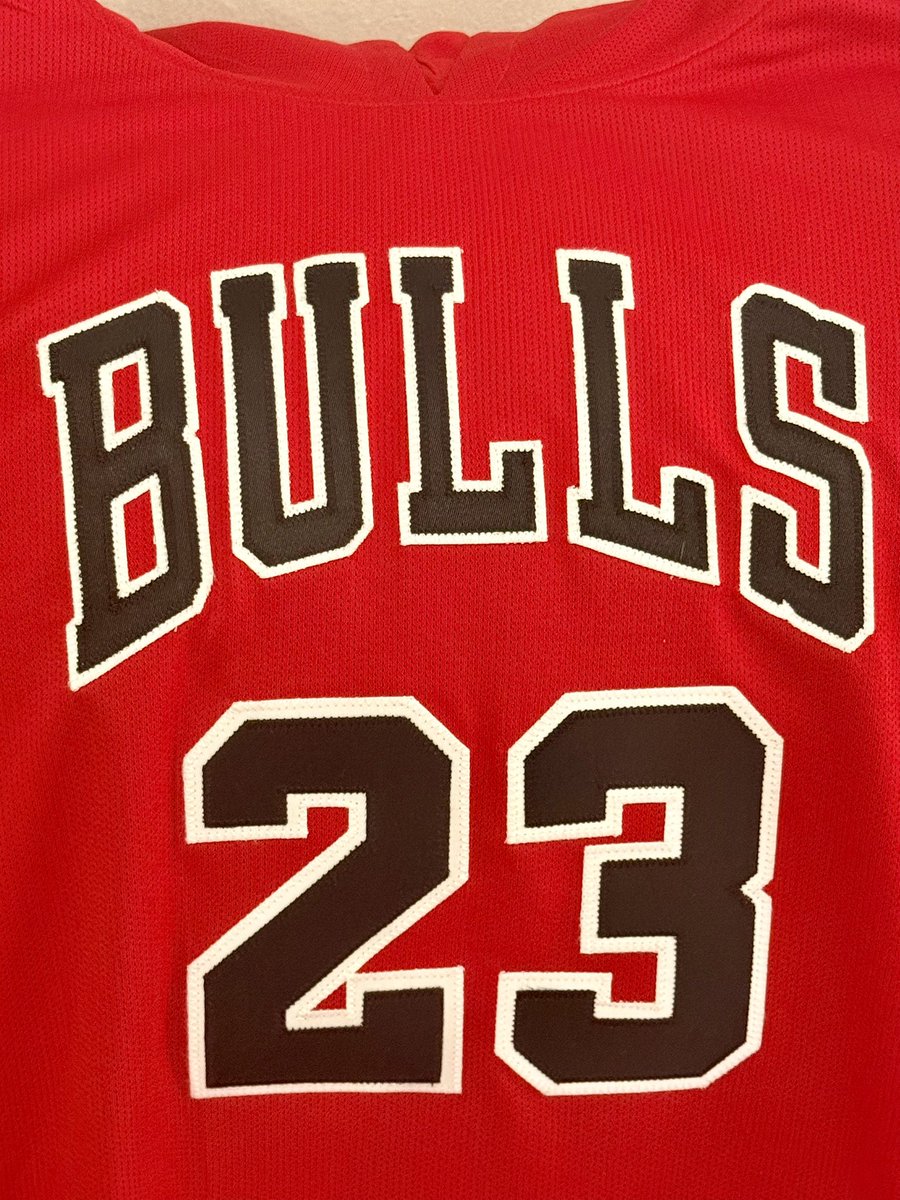 loucabrera77's tweet image. 🚨🚨Mail Call🚨🚨 My @0ldschoolrookie preorder finally came in 🙌🏽. And can I tell you it did not disappoint! #Details are everything! Damn hoodie came with its own dust bag 😅. Can’t wait to wear this out in the town 😎