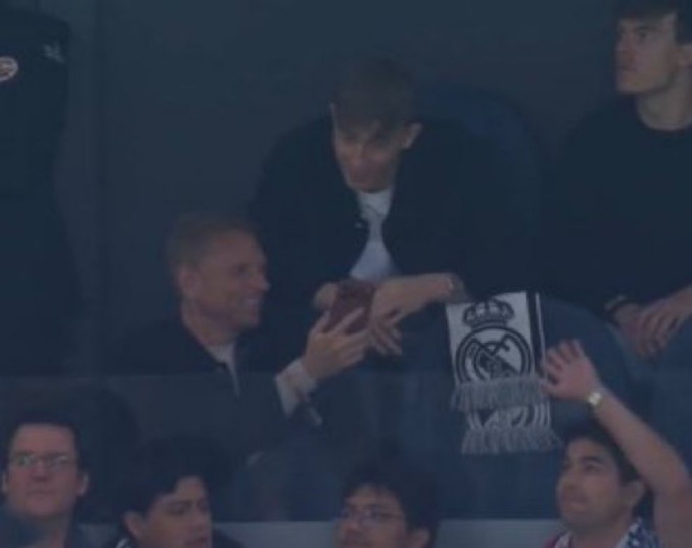 Quiero a Huijsen fuera del Real Madrid.

Aparte de que no mejor a Cubarsí, se está descojonando mientras Asencio está en el suelo reventado.

Holandés de mierda.