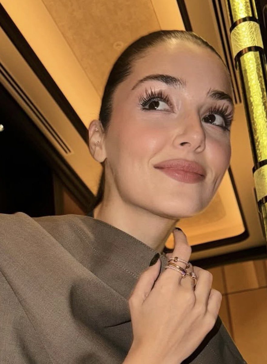 The most beautiful woman🖤
#HandeErçel