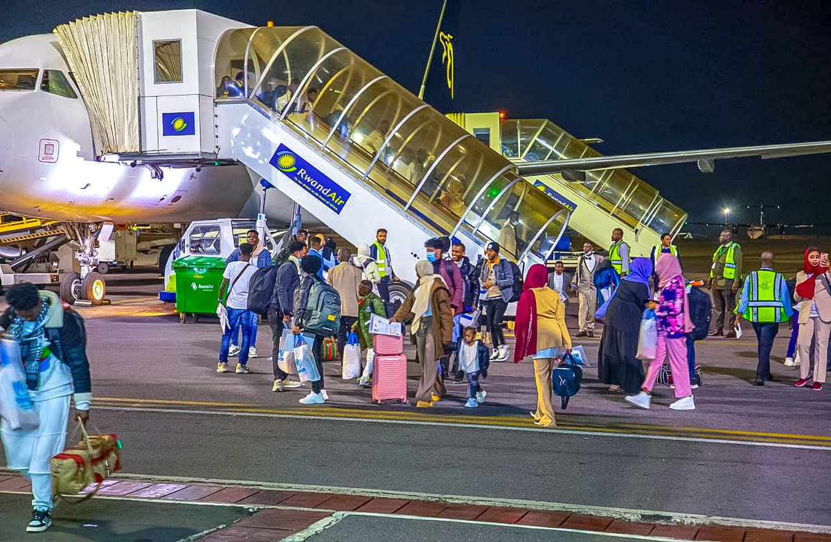 RwandaEmergency's tweet photo. Tonight, in partnership with @Refugees, Rwanda received another group of 164 asylum seekers from Libya originating from Eritrea (19), Sudan (143), Ethiopia (1), South Sudan (1) through the Emergency Transit Mechanism.

Since 2019, 2,760 people have been evacuated; over 2,500 have been resettled in third countries.