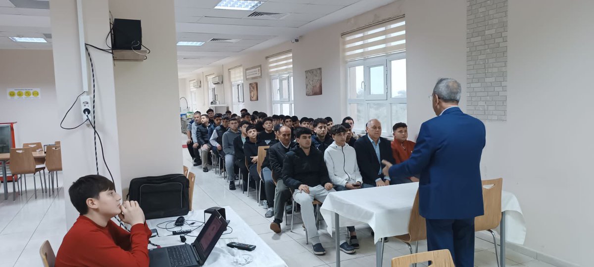 mustafaerimm's tweet photo. Milli Eğitim Bakanımız Yusuf Tekin’in “Maarifin Kalbinde Ramazan”etkinlikleri çerçevesinde Mezitli UlaştırmaMTAL öğrencilerle buluştuk.İftar öncesi”Ramazan’a dair kavramlar”üzerine sohbet ettik, öğrencilerimizle iftar yaptık @Yusuf__Tekin @valiatillatoros @Muhammed0744 @m_badas33 https://t.co/cGURQxFb7D