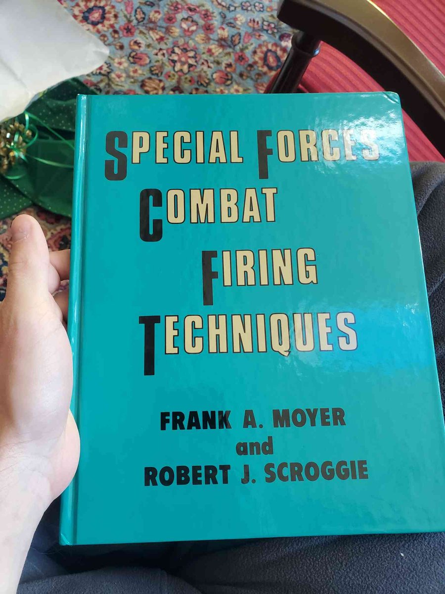 FactOrFarb's tweet image. Debunking myths
Images taken in Fort Bragg, USA demonstrating how to fire the STG44 and FG42 in various positions were often mislabeled to have been taken in South Vietnam. In reality, these guns were almost certainly captured from the German in WW2.