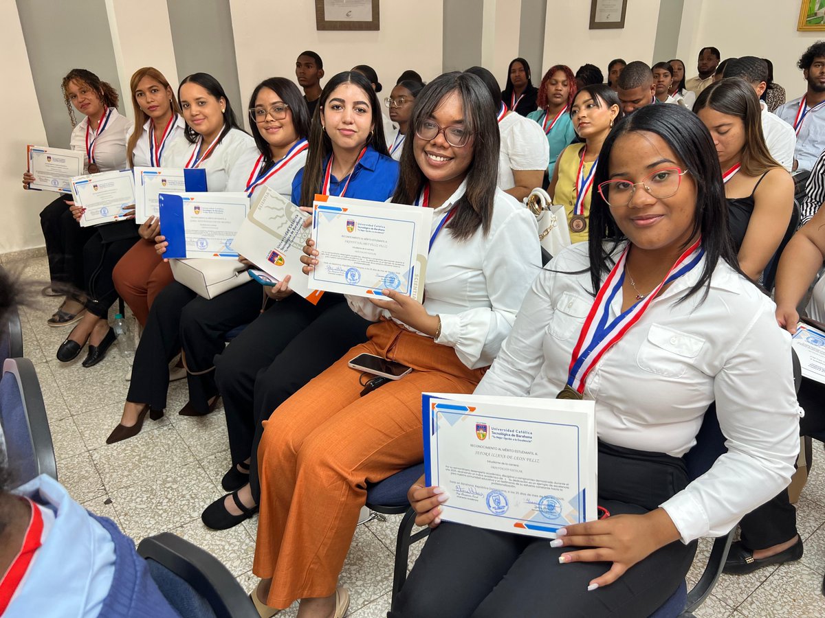 Acto de reconocimiento al Mérito Estudiantil, exaltando la excelencia académica, disciplina y compromiso con su formación profesional.🥳 
#UCATEBA #MéritoEstudiantil #ExcelenciaAcadémica #OrgulloUCATEBA
Ampliar información aquí ➡️facebook.com/share/p/1AAooH…