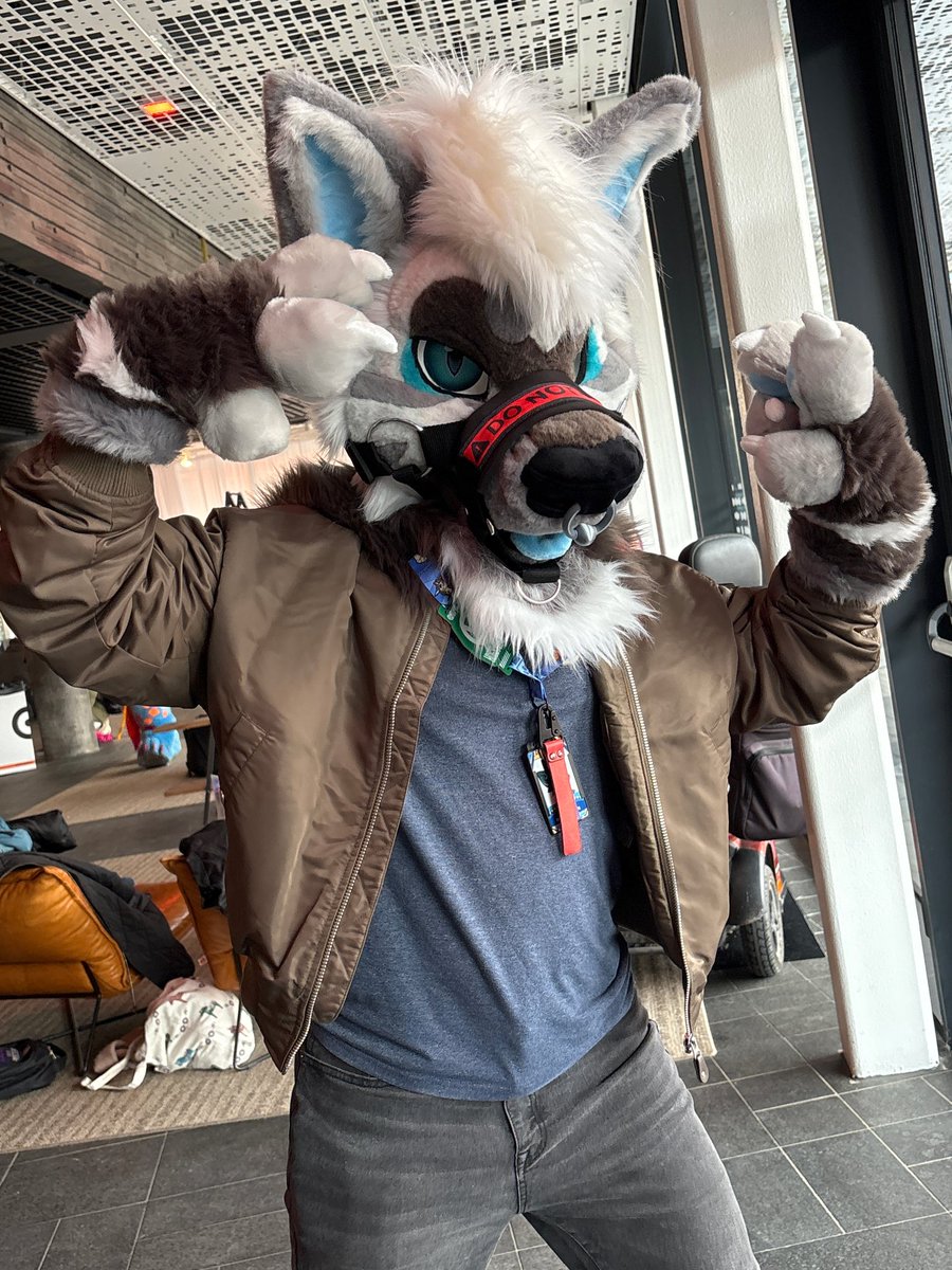#NFC2026 Was my boyfriend's first con ever, and my second. And that week was the best week of my entire life.

-Got to show him around, and introduce him to friends he's never met face to face before.

-He got to try on a friend's fursuit, went public suiting in it.

-Decided he