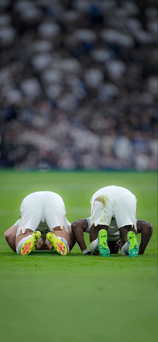 ve9x1's tweet photo. Arda Güler &amp; Rüdiger 🤍 ☪️ https://t.co/2SvvI7YKH0