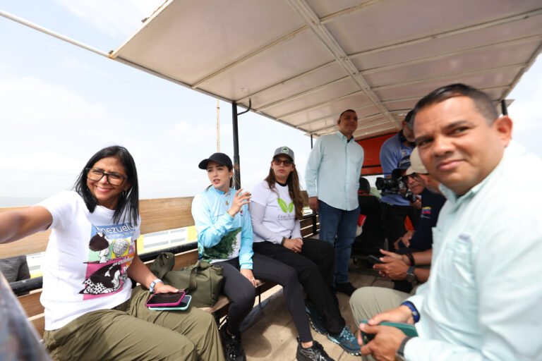 El anclaje de embarcaciones en el Parque Nacional Morrocoy se realizará exclusivamente en boyas y no sobre los corales.

Como parte de las acciones inmediatas para frenar el deterioro ambiental, la presidenta Encargada, Delcy Rodríguez, hizo el anuncio.
 instagram.com/p/DVLNCmvjsH4/…