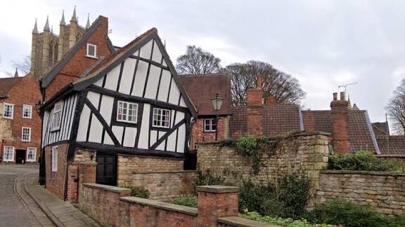 The Grade II listed 40-42 Michaelgate, Lincoln. Built in the 16th century, its known as the ‘crooked house of Lincoln’.