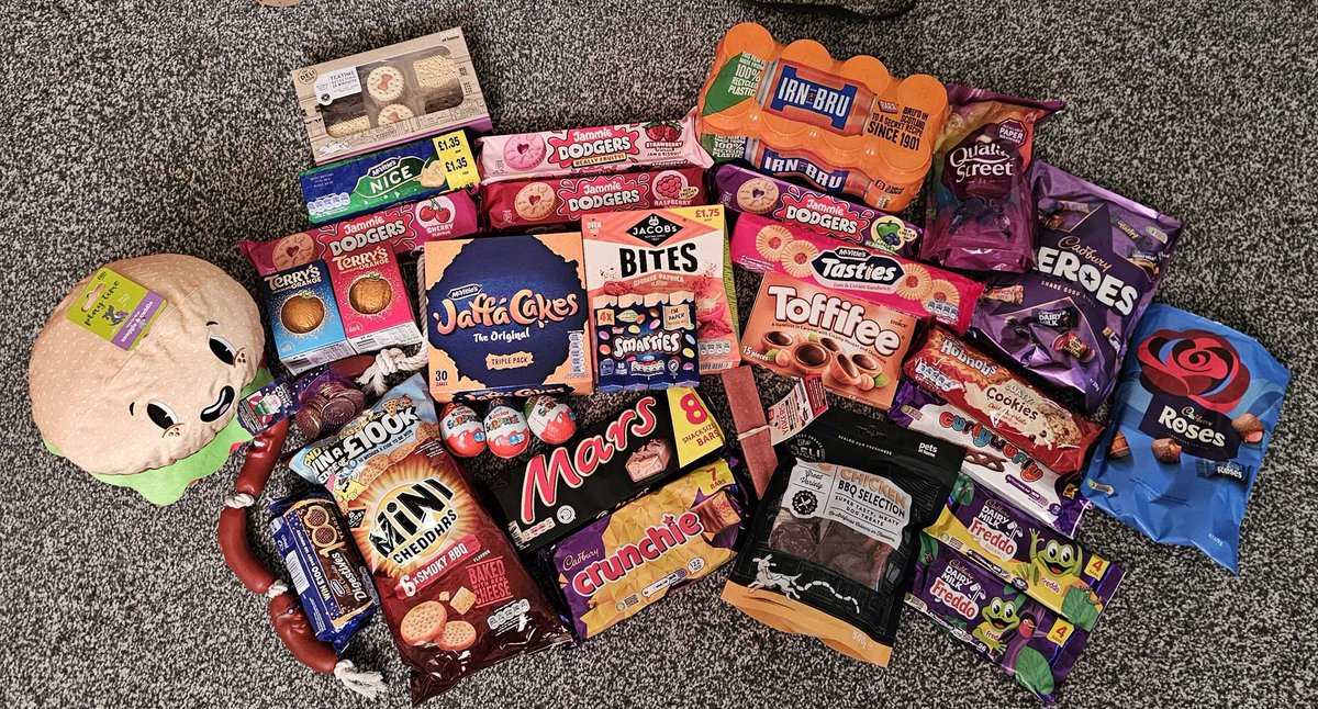 Hey, <a href="/FedEx/">FedEx</a> 
why the hell did my friend get less than half of the stuff I sent? (last pic is what was sent) and what the hell happened to the box??

Whoever stole my stuff better get punished because there's no way it all "fell out".