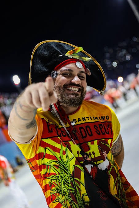 barrracao's tweet photo. 🚨 URGENTE: Leandro Vieira deixa o cargo de carnavalesco da União de Maricá. https://t.co/Ga9wmFoc9D