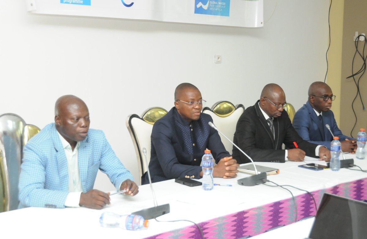 AmevorKoml49577's tweet photo. Les acteurs du Bassin de la Volta sont réunis à Lomé pour un atelier régional stratégique.
Au cœur des échanges : protection de l’environnement, préservation des écosystèmes et #développement #durable au service des populations.
#Denyigban #Togo #MATU #MDEA #Eau #Climat https://t.co/uVBX1UezxR