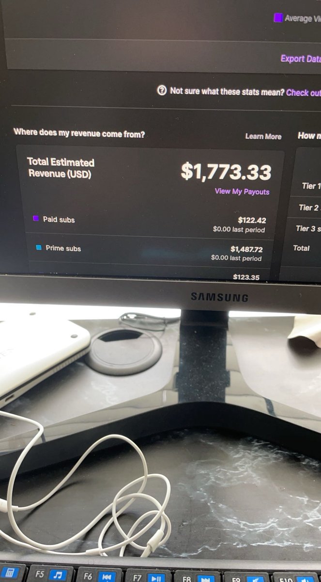 Plubians 🧛🏼 tweet media