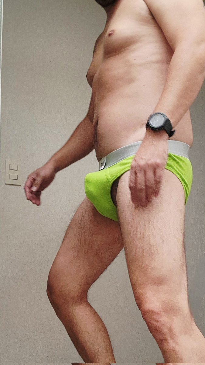 3lwilliam_b's tweet photo. No salgo por qué afuera hay incendios...
Pero aquí en casa también hay fuego!!
🍆🔥🧯
#hot
#trusa
#trusero 
#bulto https://t.co/6TXAerjXpf