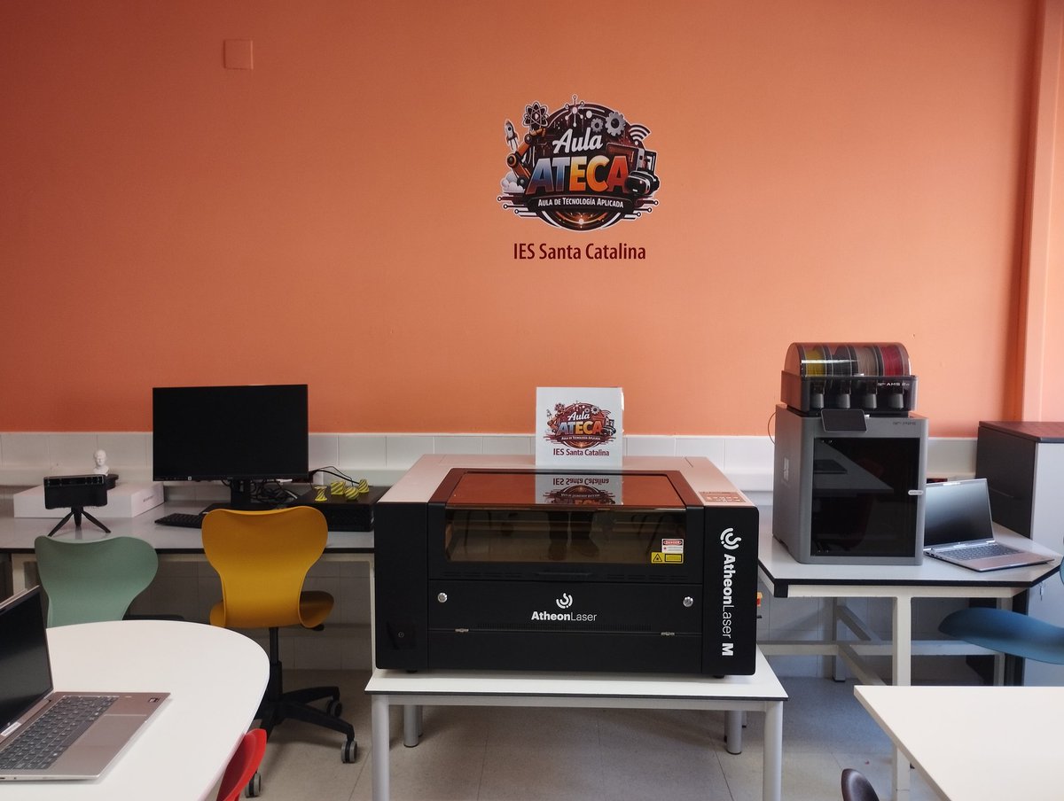 🚀 El Aula ATECA del IES Santa Catalina impulsa una FP conectada con la Industria 4.0. 💻✨ Realidad virtual, impresión y escaneado 3D, corte láser, plotter y pantalla interactiva 4K para un aprendizaje práctico, innovador y digital. #PlanDeRecuperación #ATECACYL #MEFP_ATECA