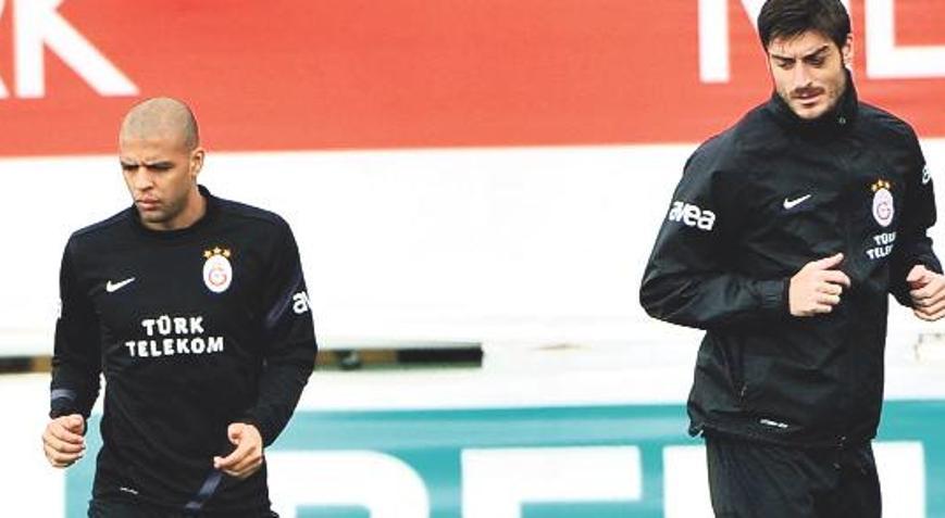 Barışın ağzını yüzünü şöyle melo gibi dağıtıcak bi tane vatan evladı yokmu koca takımda amk