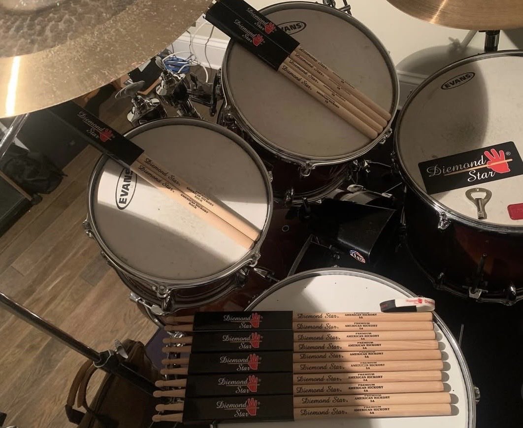 DiemondStar's tweet image. Diemond Star sticks are designed for ultimate precision and durability. A must-have for any drummer!

Shop now at DiemondStar.com

Greg Lightle #drumsetup with #DiemondStar #Drumsticks

#Drummer
#FeelTheDifference
#PlayTheFeeling
#Drummers
#Drums
#PlayBeyondTheOrdinary