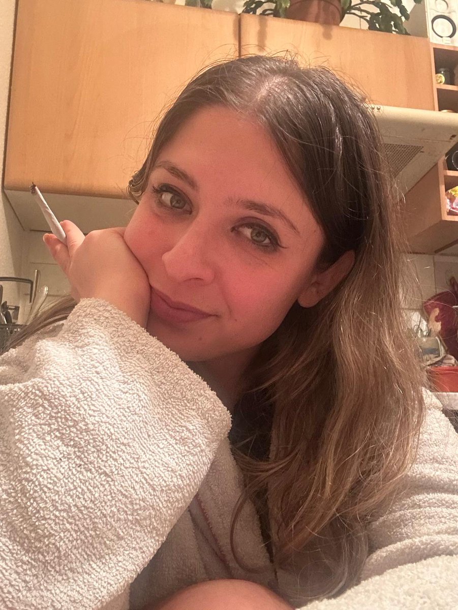 Berlin tayfa, Berlin’de Büsra Korkmaz ismindeki bu kizdan ailesi haber alamiyormus. Eğer goren duyan birleri varsa lütfen haber edin.