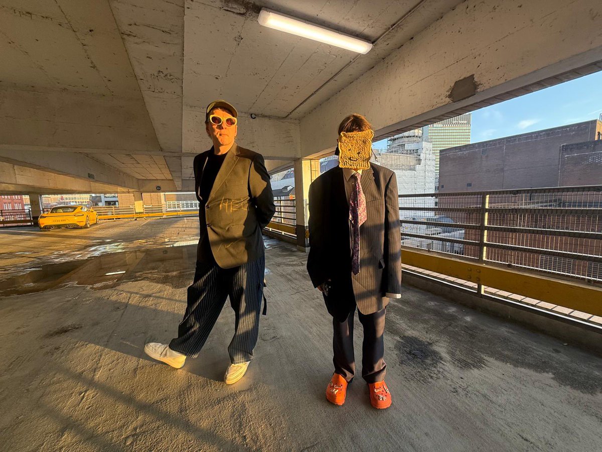 zoë bread tweet media